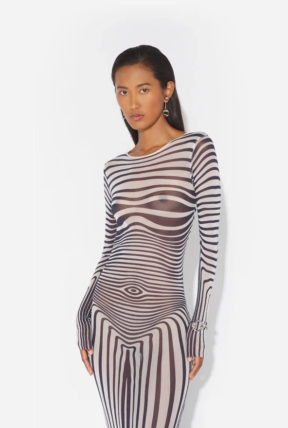 Re-Edition – the Navy Blue Body Morphing Dress Re-Edition – the Navy Blue Body Morphing Dress