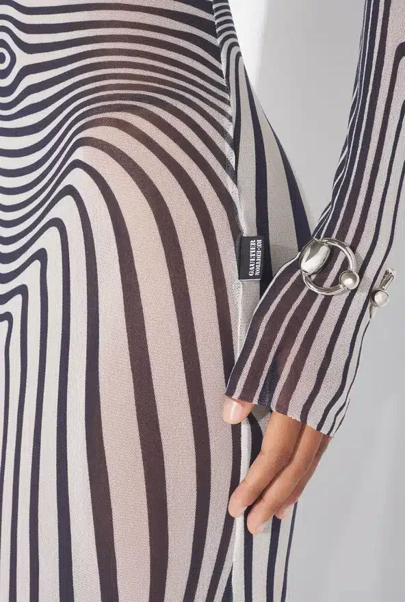 Re-Edition – the Navy Blue Body Morphing Dress Re-Edition – the Navy Blue Body Morphing Dress