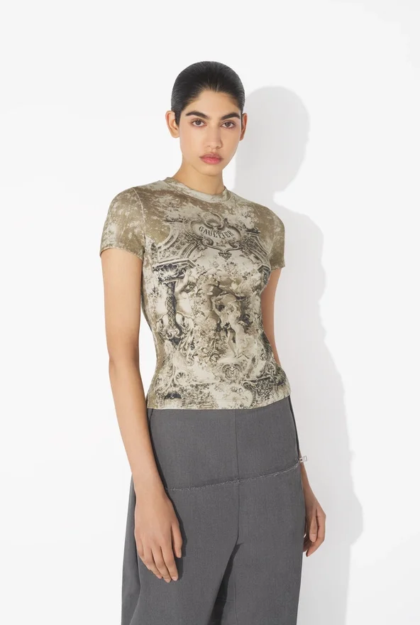 The Beige Madaillon T-Shirt The Beige Madaillon T-Shirt