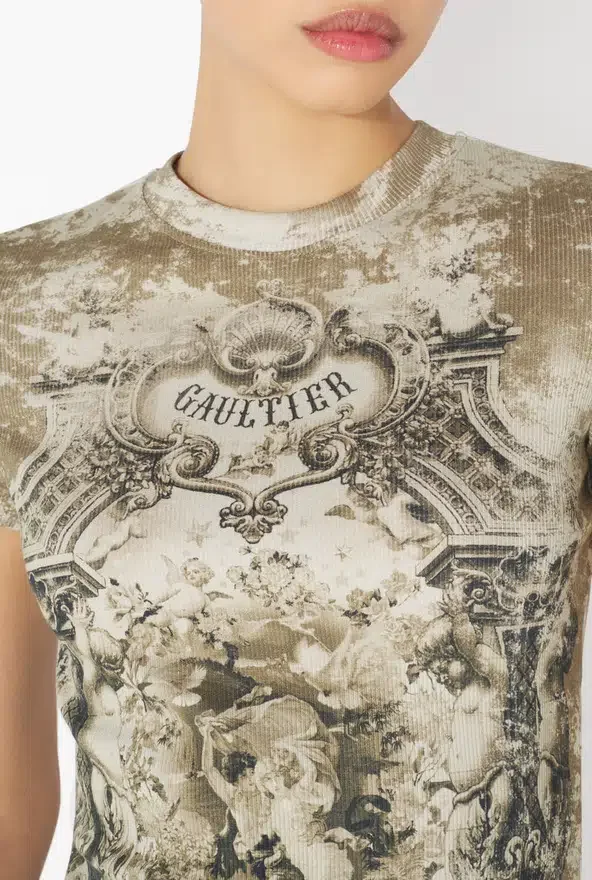 The Beige Madaillon T-Shirt The Beige Madaillon T-Shirt